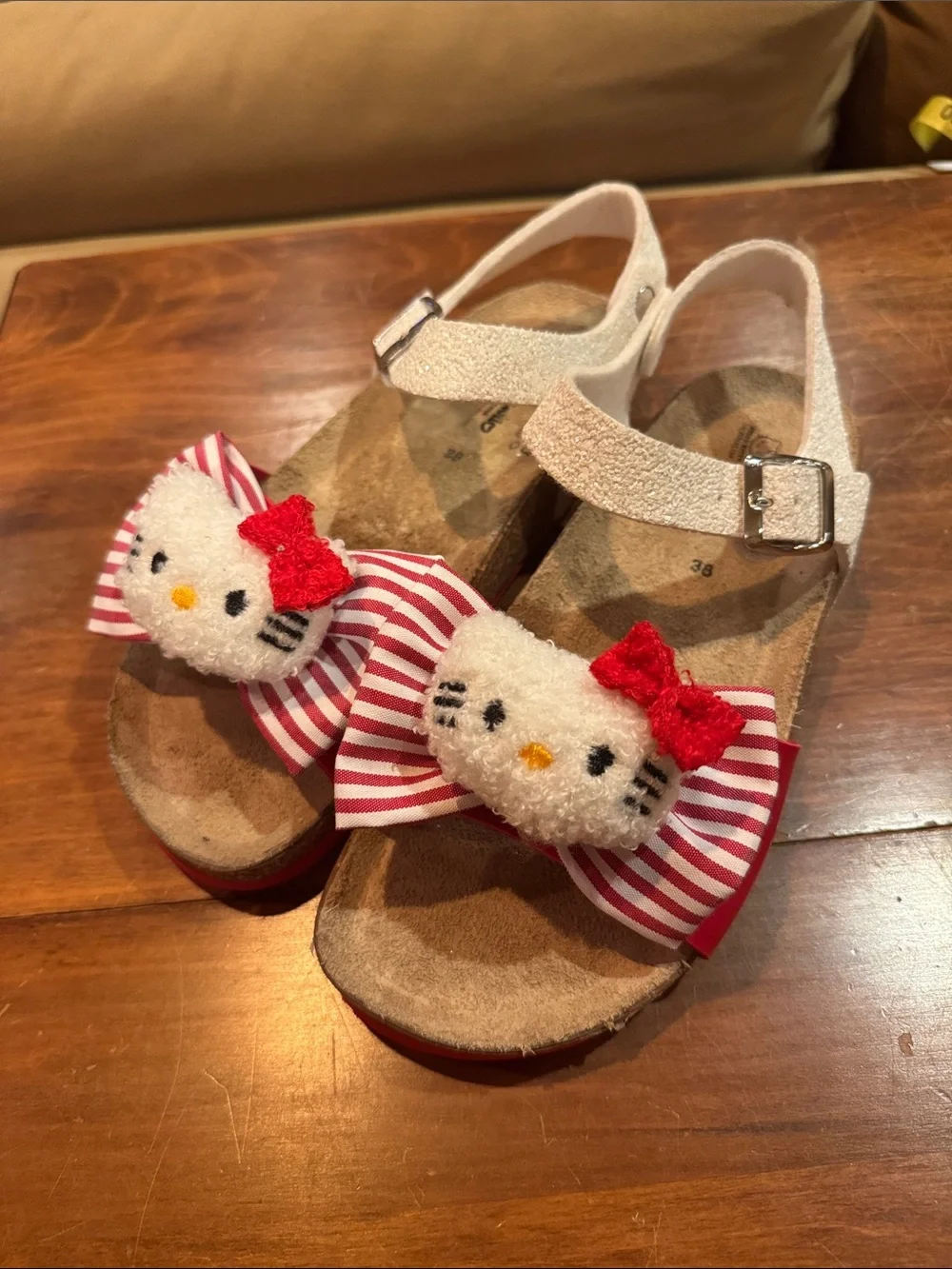 NEW MonnaLisa x Hello Kitty Red White Bow Sandal 38 Girls 5 Women’s 7.5 Sparkle